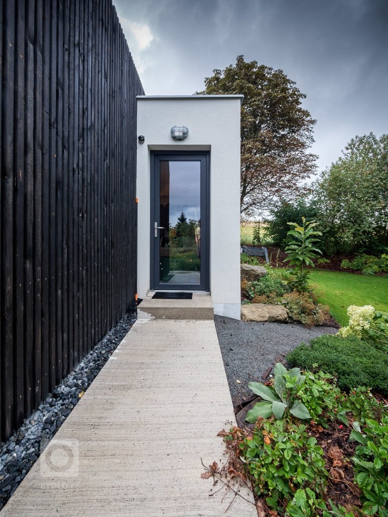 add picture to album