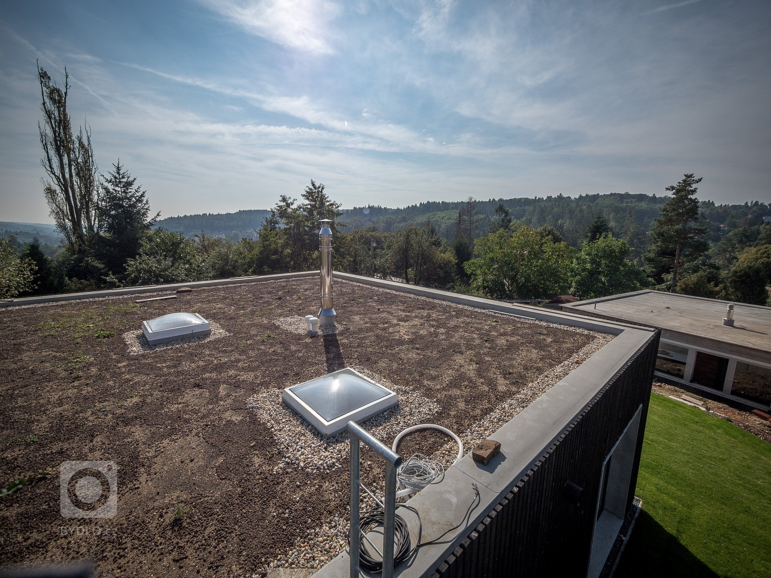 Ze vegetační střechy je krásný výhled do okolí.