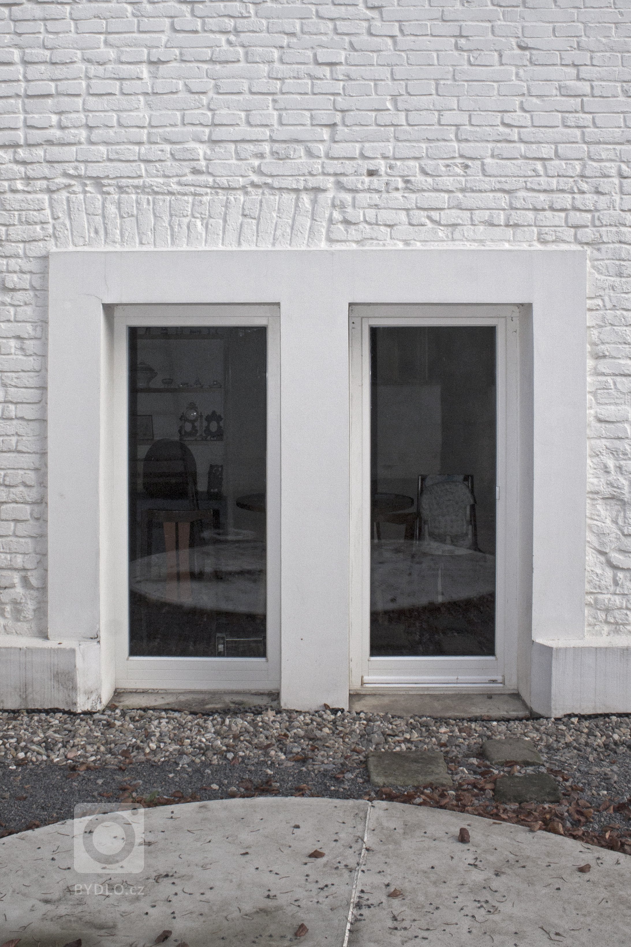 MÍSTO V&nbsp;RÁJI

V Ráji, takto se jmenovala osada, jež město Lázně Bohdaneč ve 20. století definitivně pohltilo. Přesto je vlastním světem, jakoby nebylo…