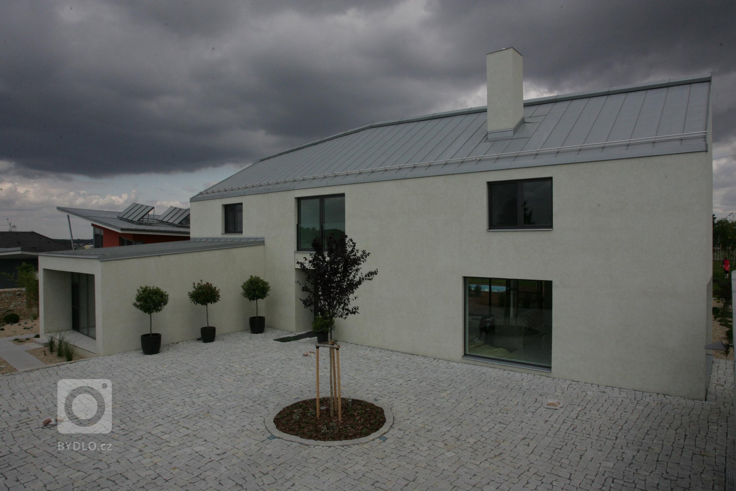 Obec Mikulovice, v&nbsp;jejímž katastru leží parcela, se nachází v&nbsp;rovinaté polabské krajině. Archeologické nálezy prokázaly přítomnost únětické kultury,…