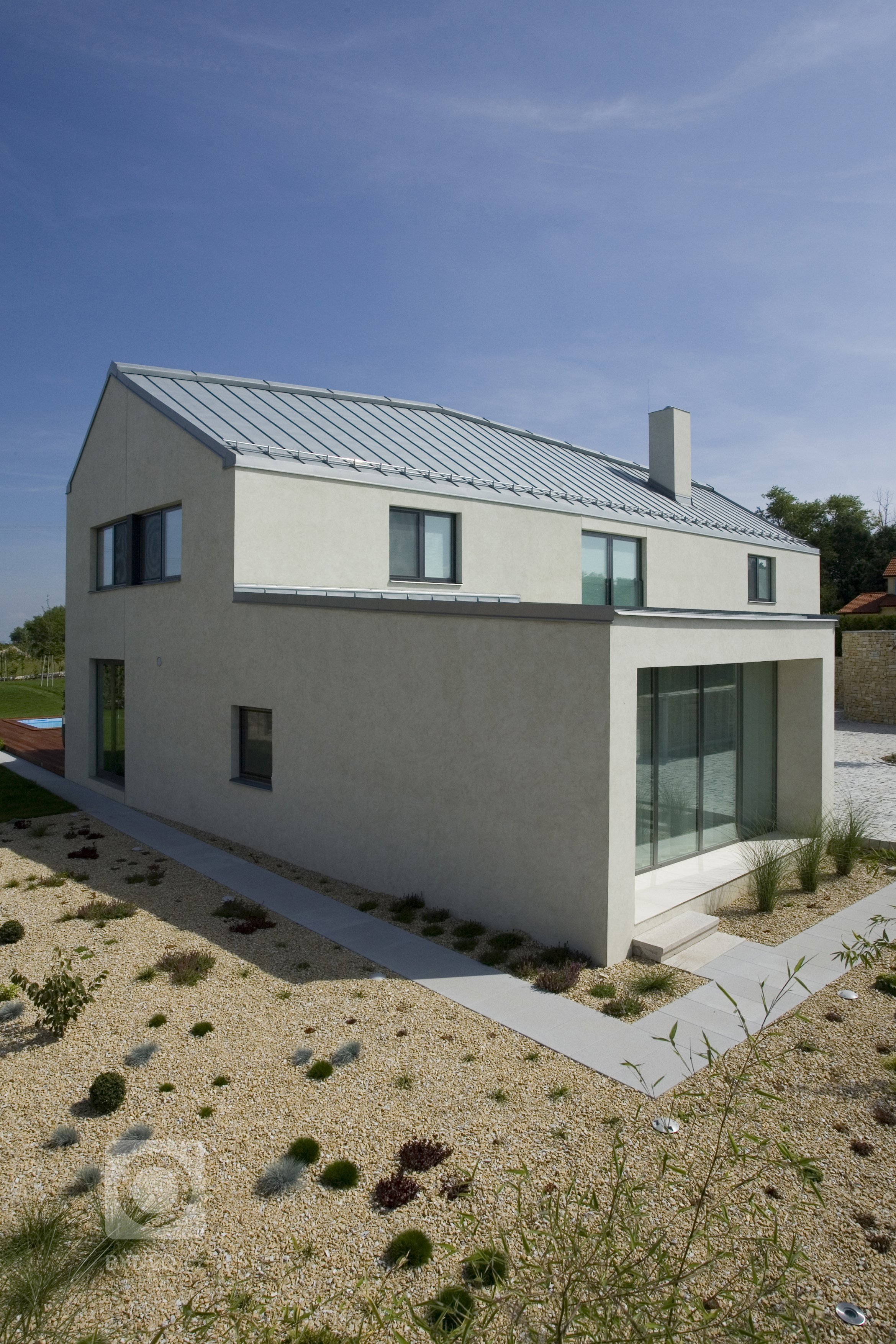 Obec Mikulovice, v&nbsp;jejímž katastru leží parcela, se nachází v&nbsp;rovinaté polabské krajině. Archeologické nálezy prokázaly přítomnost únětické kultury,…