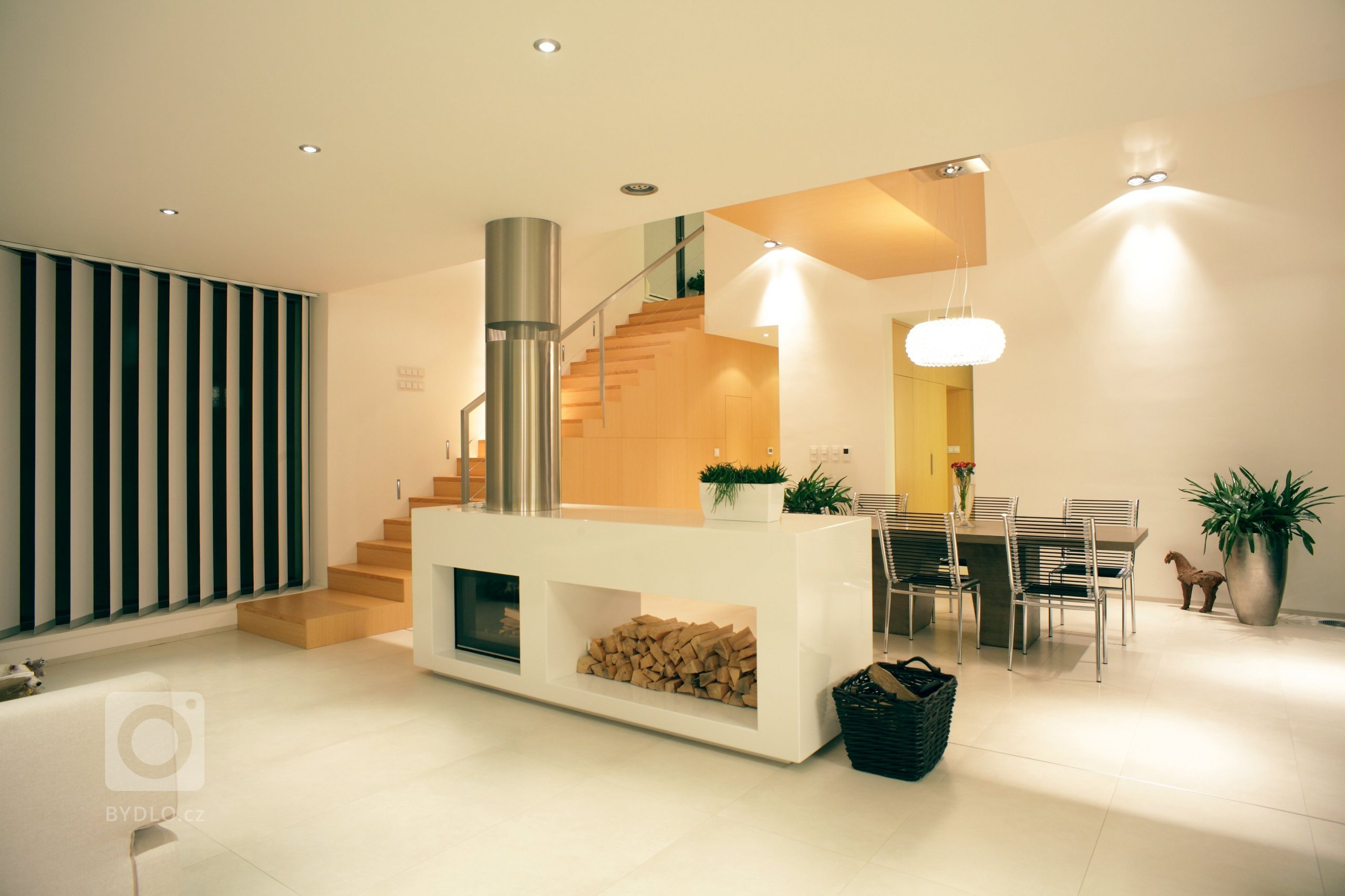 Obec Mikulovice, v&nbsp;jejímž katastru leží parcela, se nachází v&nbsp;rovinaté polabské krajině. Archeologické nálezy prokázaly přítomnost únětické kultury,…