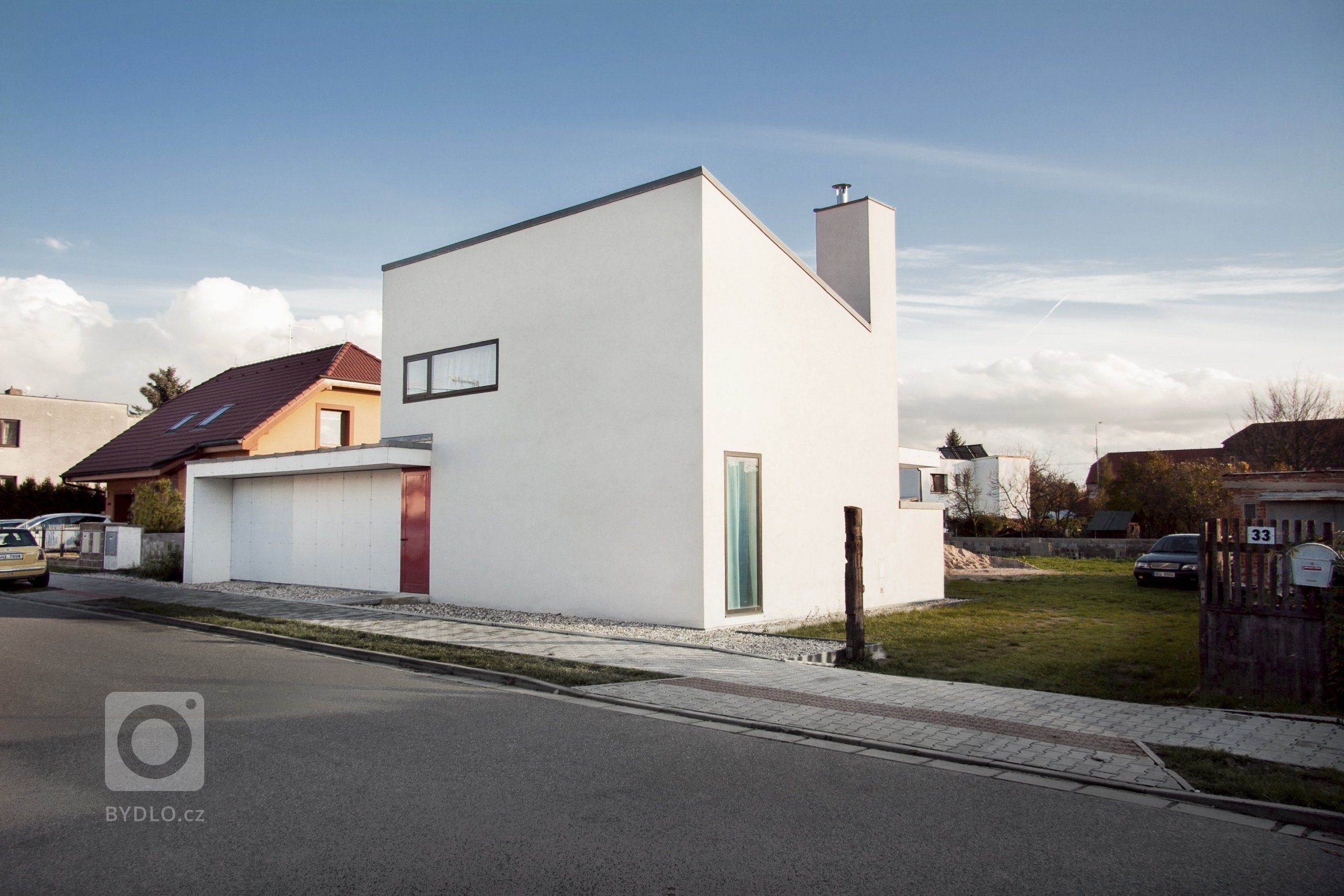 Dům pro svérázného klienta uprostřed Černé za Bory, která spadá do katastrálního území Pardubic a je charakteristická výrazově nesourodou předměstskou…