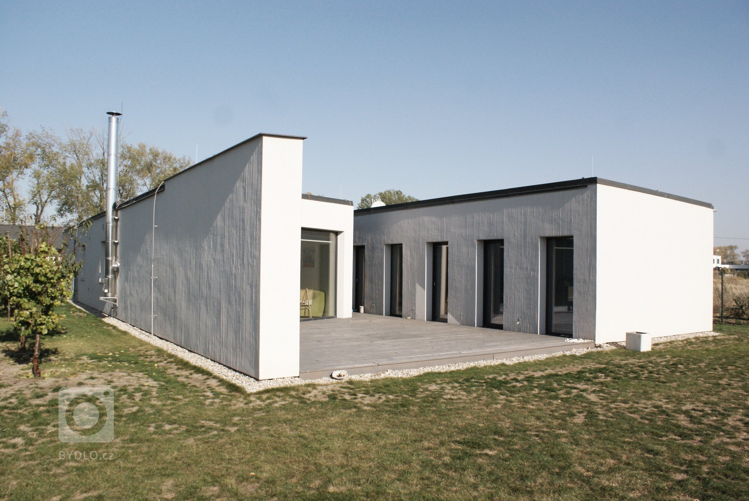 Zadáním, byl návrh interiéru obývacího pokoje, do již naprojektovaného bungalovu. Projekt byl ovšem tak špatný, že by mu správně umístěná pohovka stejně…