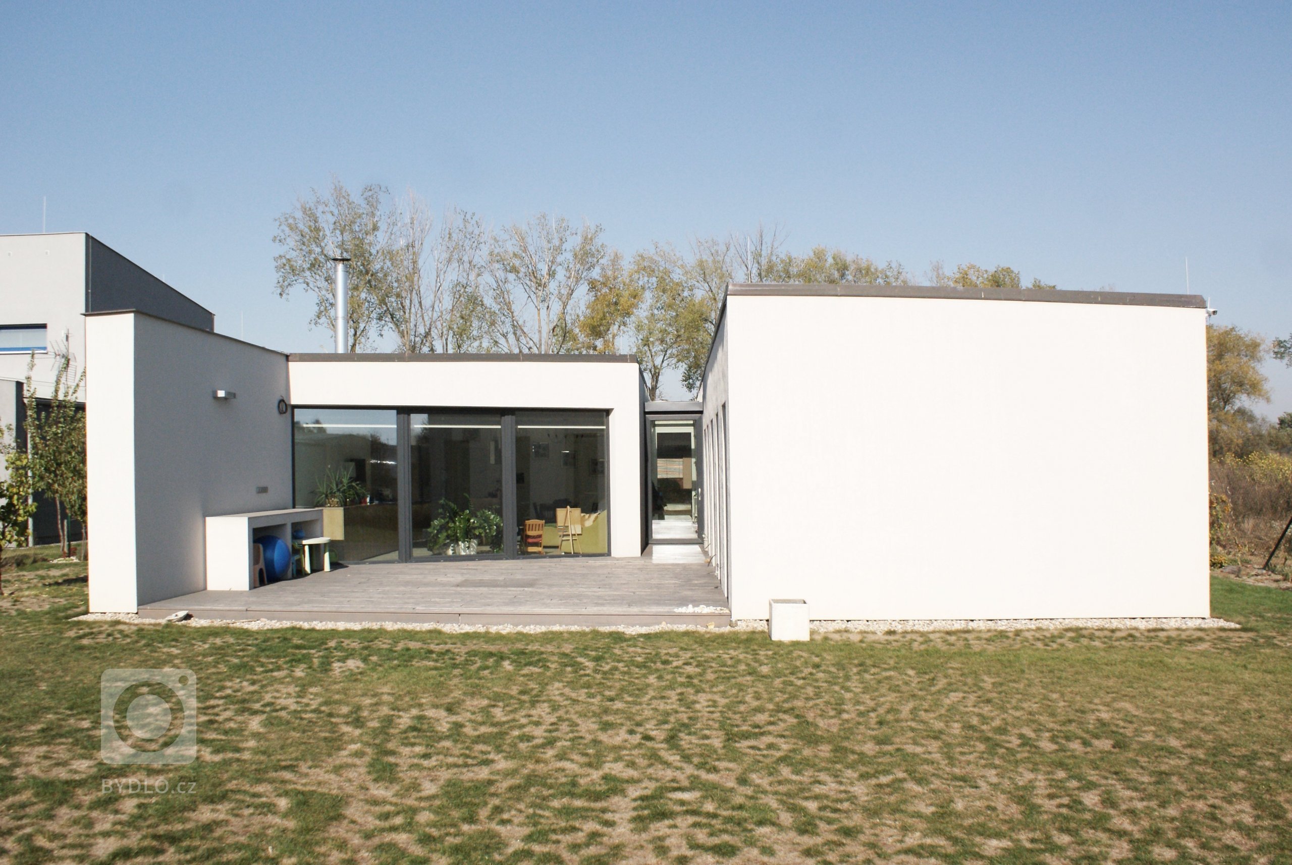 Zadáním, byl návrh interiéru obývacího pokoje, do již naprojektovaného bungalovu. Projekt byl ovšem tak špatný, že by mu správně umístěná pohovka stejně…