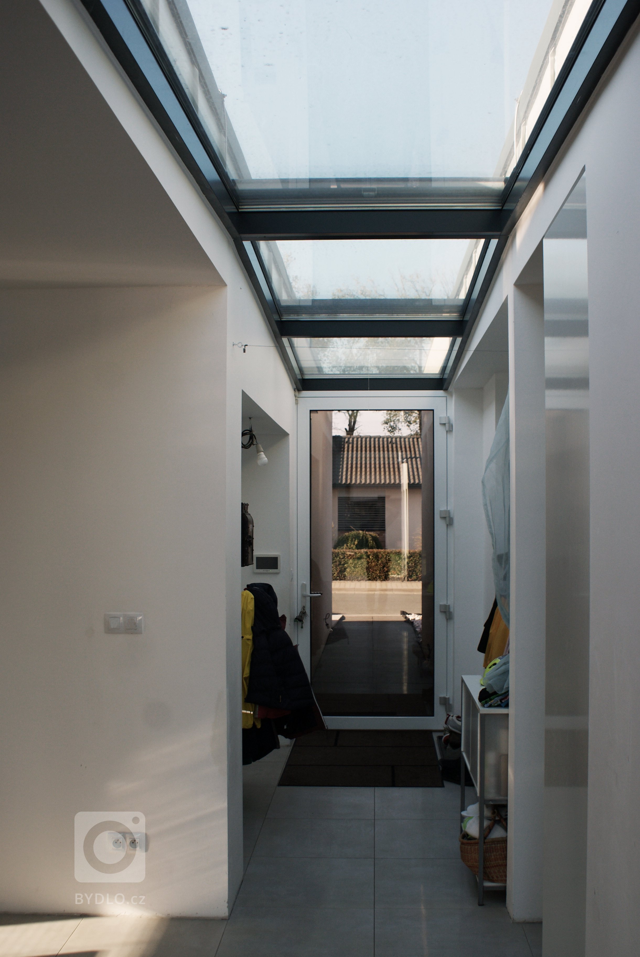 Zadáním, byl návrh interiéru obývacího pokoje, do již naprojektovaného bungalovu. Projekt byl ovšem tak špatný, že by mu správně umístěná pohovka stejně…