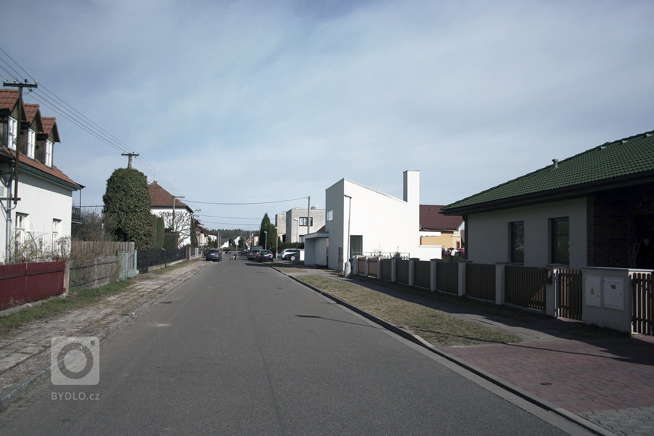 Dům pro svérázného klienta uprostřed Černé za Bory, která spadá do katastrálního území Pardubic a je charakteristická výrazově nesourodou předměstskou…