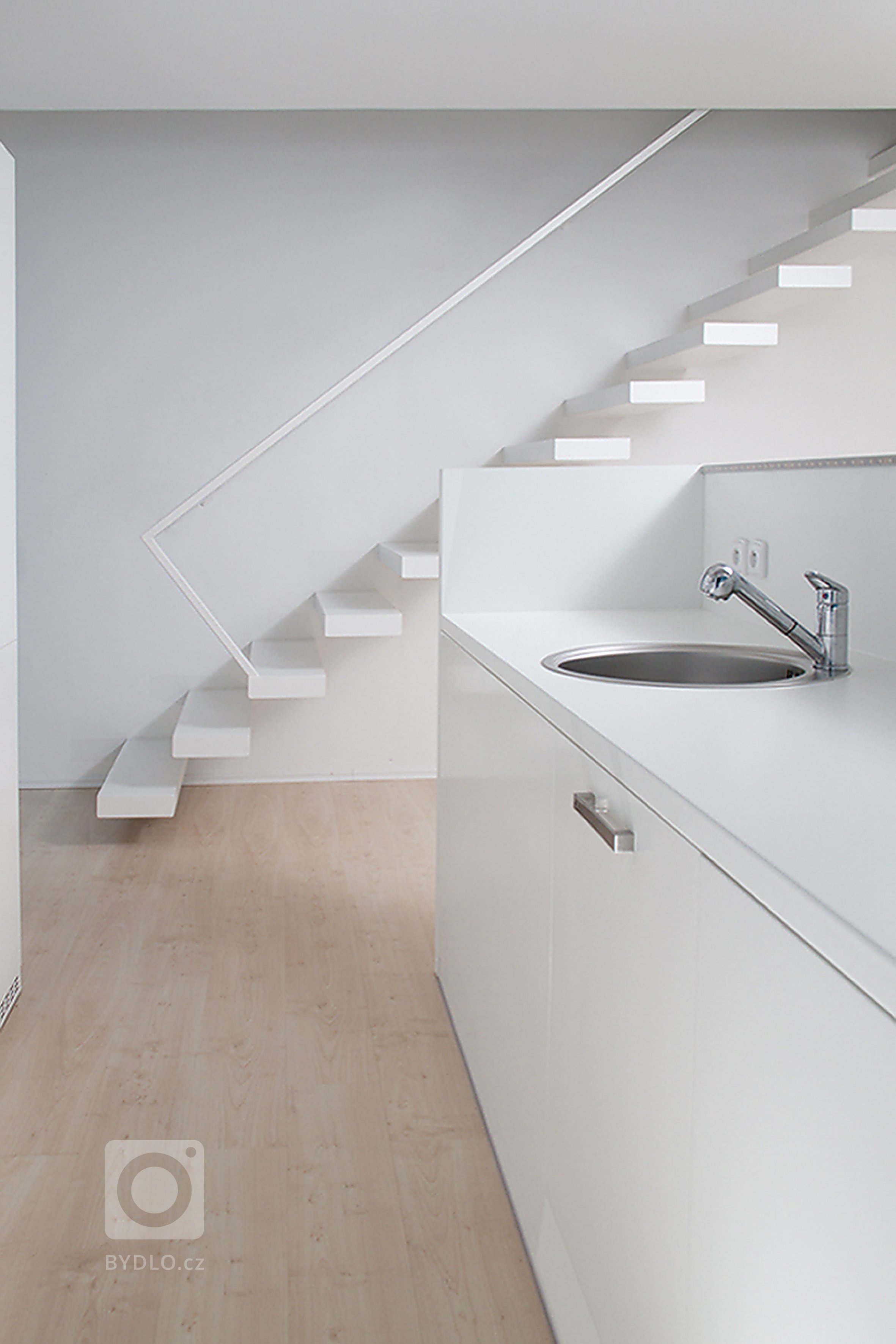 Dům pro svérázného klienta uprostřed Černé za Bory, která spadá do katastrálního území Pardubic a je charakteristická výrazově nesourodou předměstskou…